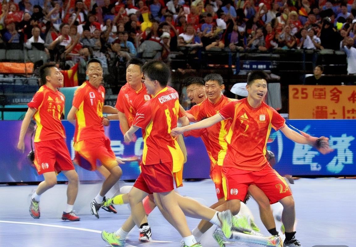 2015年CBA揭幕战：广东队策略灵活，防守坚定夺冠之路(图2)