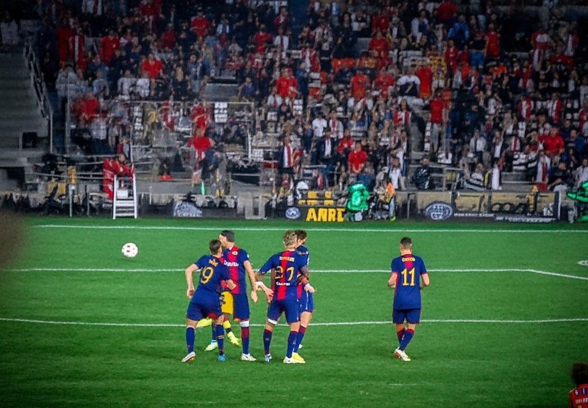 巴萨巴黎巅峰对决：欧冠豪门智慧火花碰撞(图2)